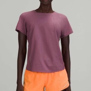 Lululemon Purple light weight stretch Short Sleeve run Shirt Sz 2